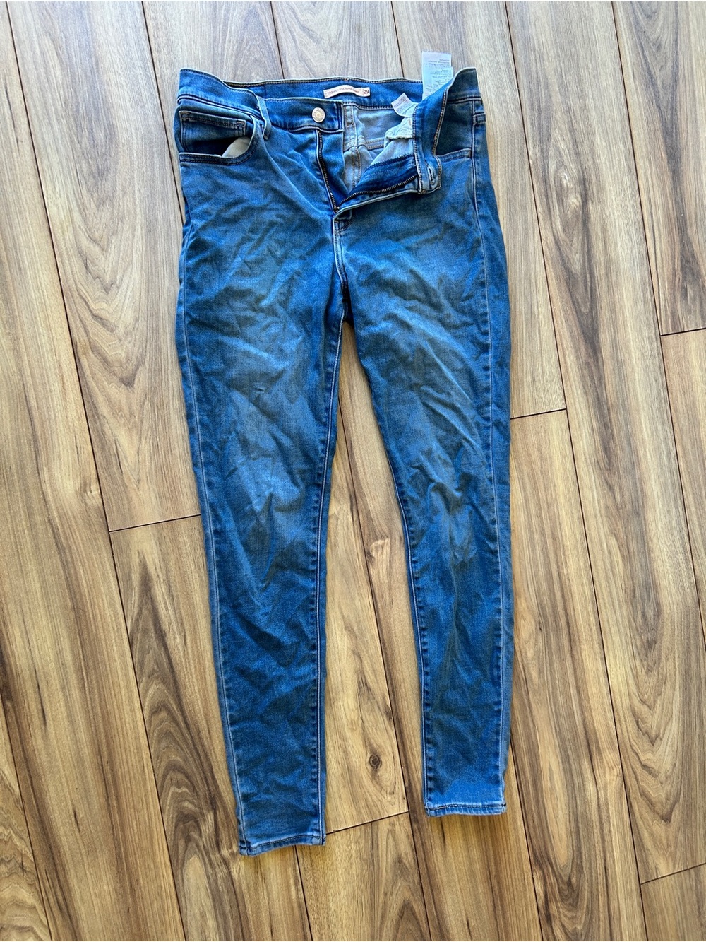 Levi's Women's Skinny Jeans in Blue Denim